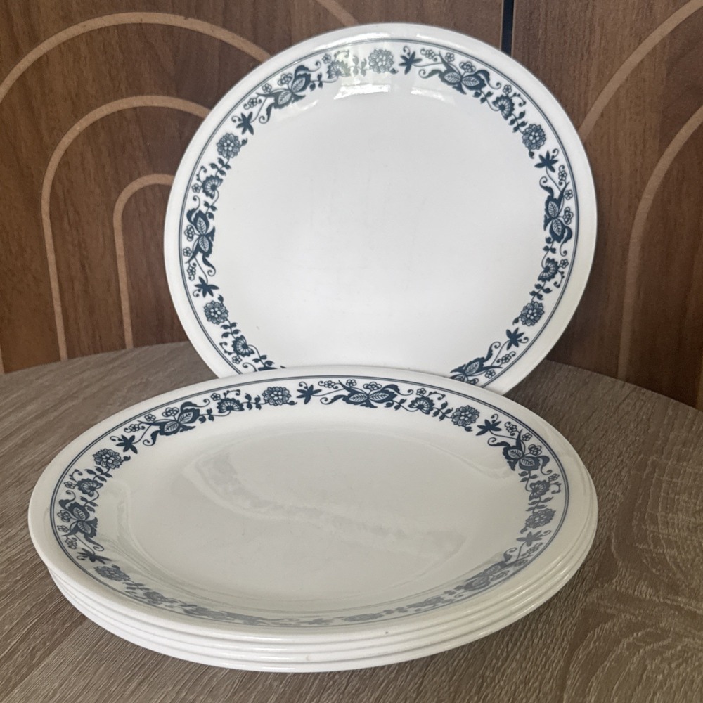 CORELLE Old Town Blue And White 8.5 Inch Five Piece Plates USED